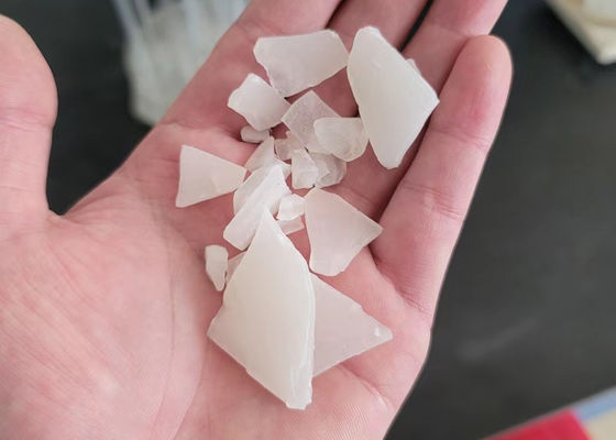 Dobra cena. 17% kawałki siarczanu glinu Środek do uzdatniania wody stosowany do produkcji papieru w Internecie